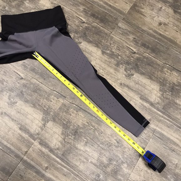 Athleta Sculptek Stealth TruCool Women's Size XS Leggings Color Block Perforated - Picture 8 of 10